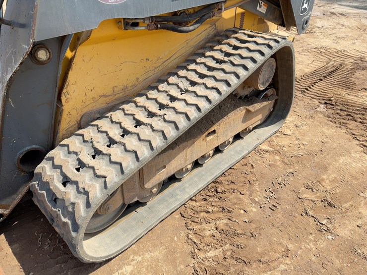 2013-deere-329e-image-16