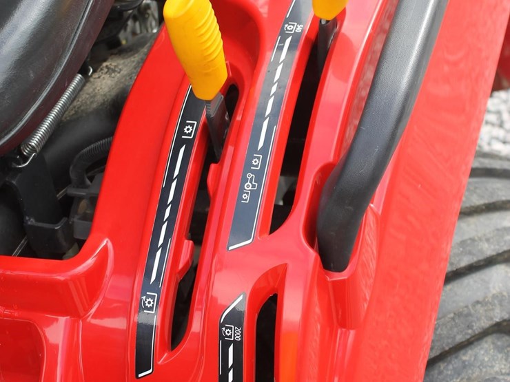 massey-ferguson-gc1725m-image-13