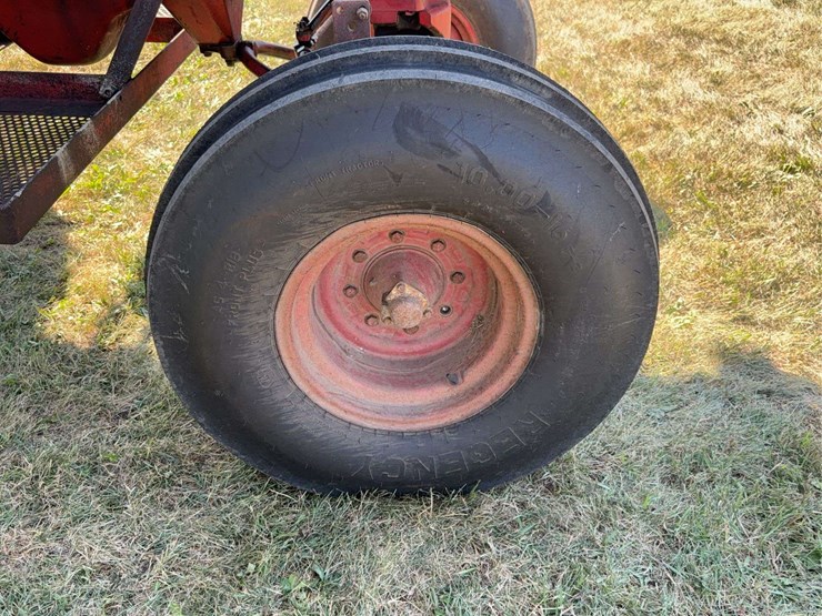 farmall-806-diesel-image-17