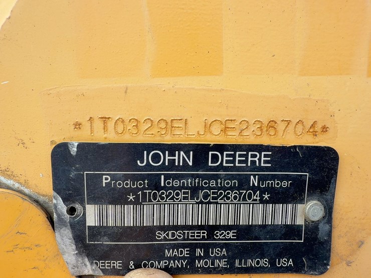 2013-deere-329e-image-25