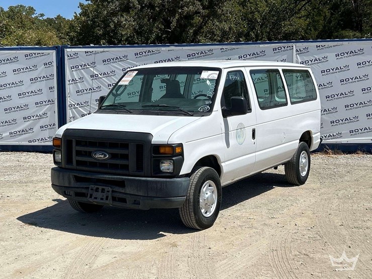 2014-ford-e-350-cargo-van-image-1