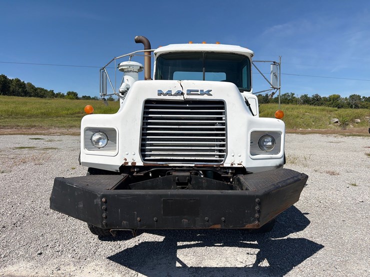 2000-mack-dm690sx-image-2