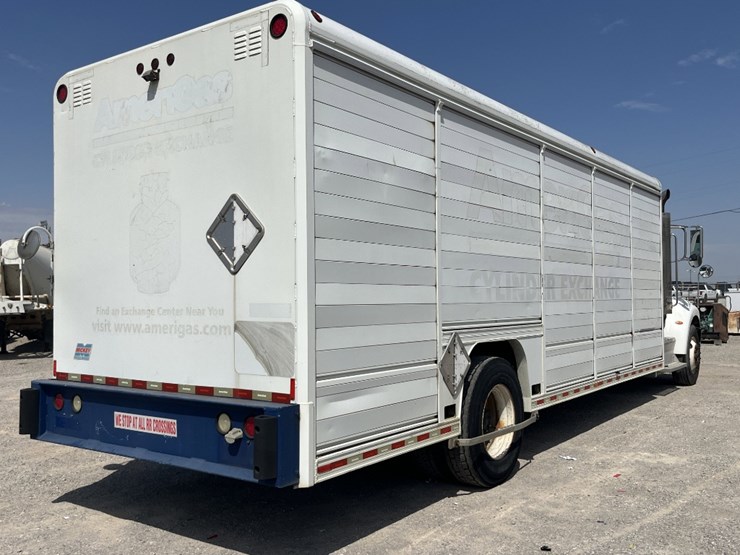 2012-peterbilt-337-image-5