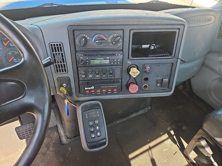 2007-international-8500-s/a-tractor-image-27