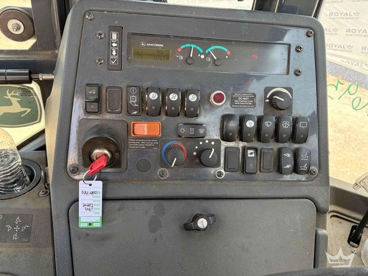 2020-deere-310l-image-29
