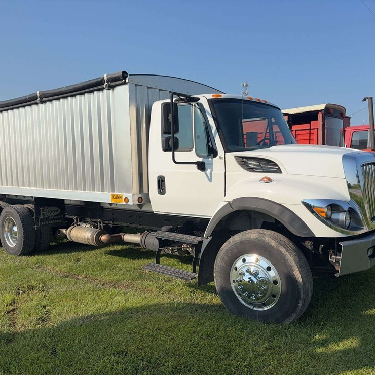 2016 INTERNATIONAL 7400