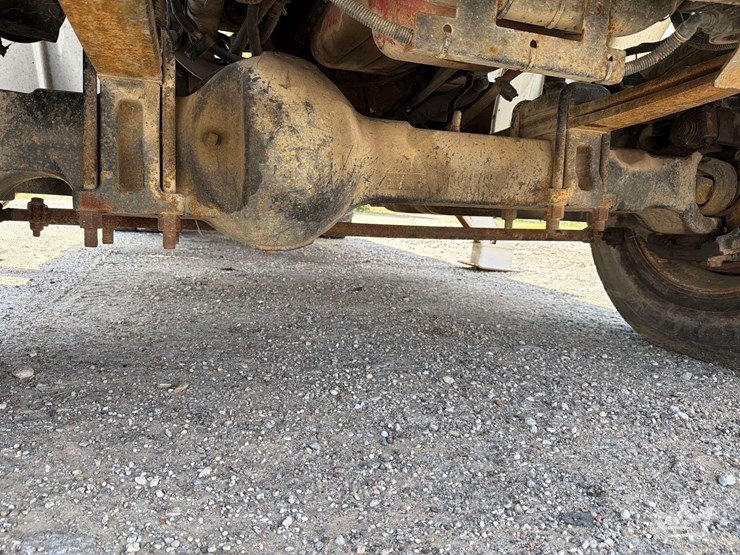 2014-freightliner-m2-106-image-14