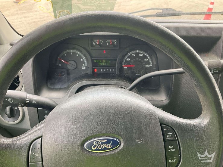 2013-ford-e350-image-14