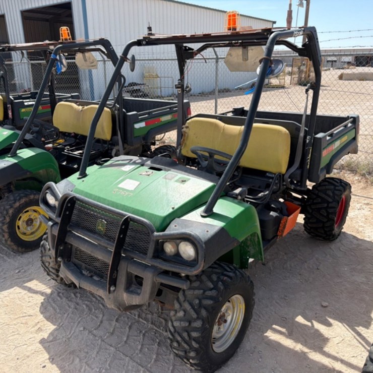 JOHN DEERE GATOR