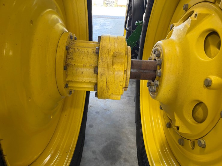2011-john-deere-8285r-image-18