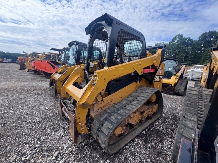 2015-caterpillar-259d-image-1