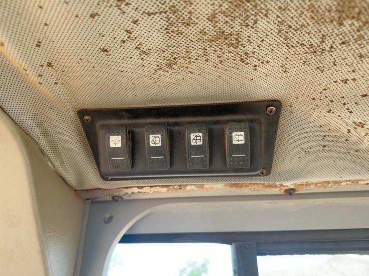 2004-caterpillar-d5g-xl-image-34