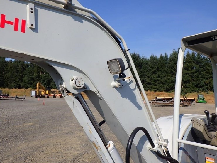 takeuchi-tb240-image-36