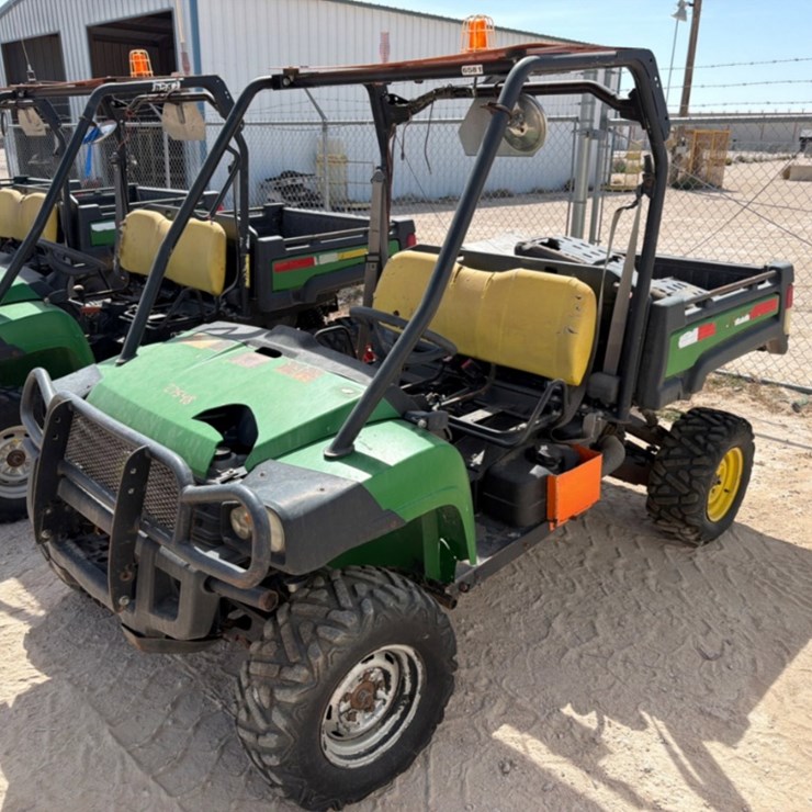 JOHN DEERE GATOR