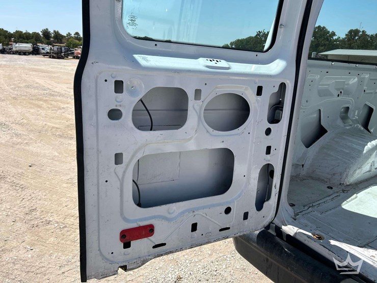 2014-ford-e-350-cargo-van-image-21