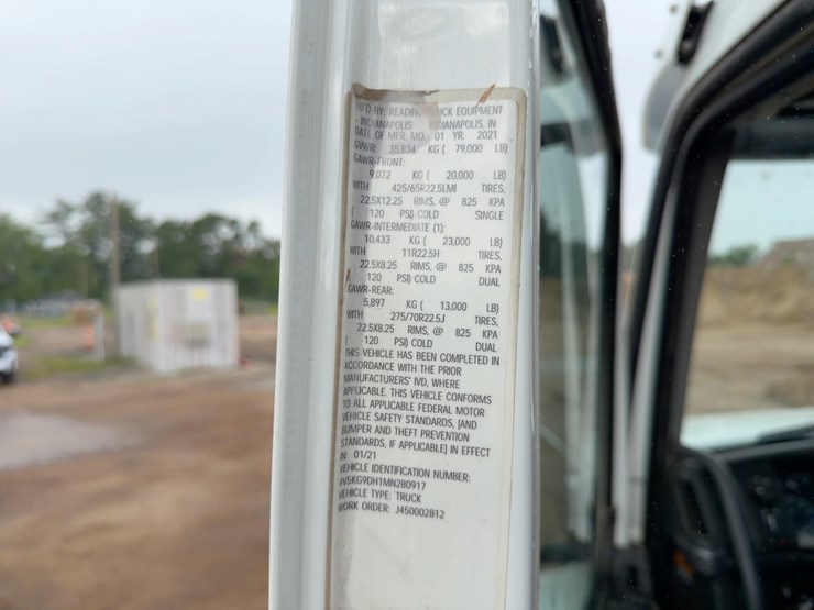 2021-volvo-vhd-tri/a-dump-truck-image-34