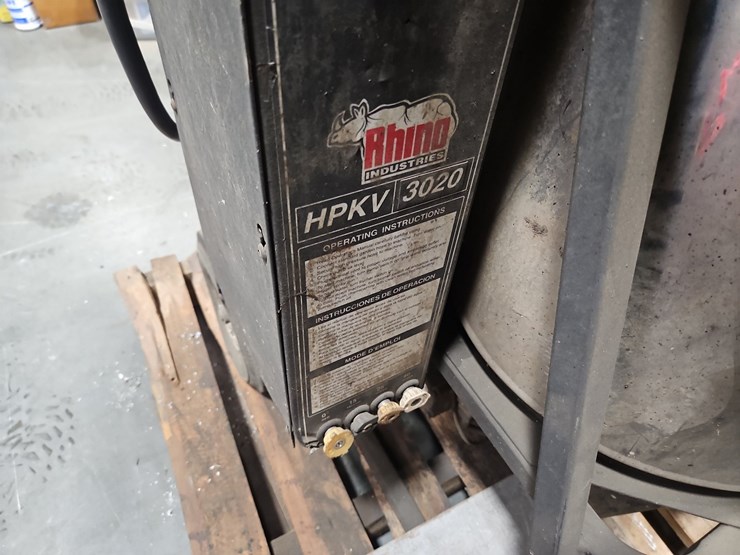 rhino-industrial-3020-hot-water-pressure-washer-image-5