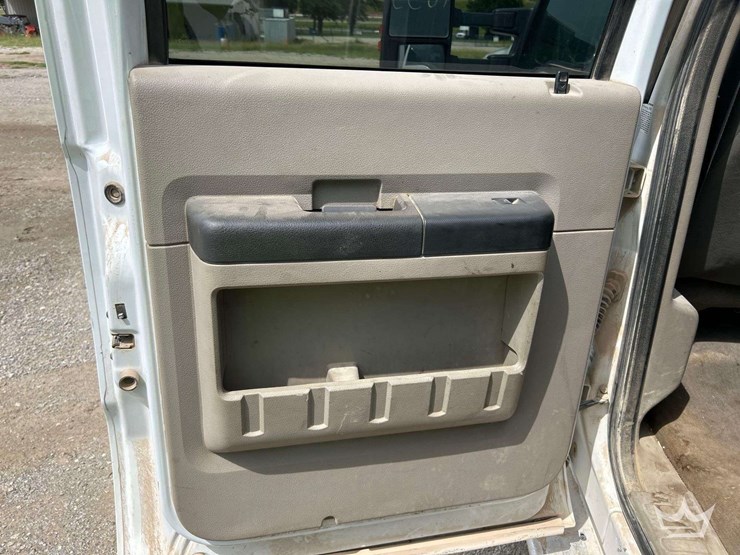 2010-ford-f550-image-18