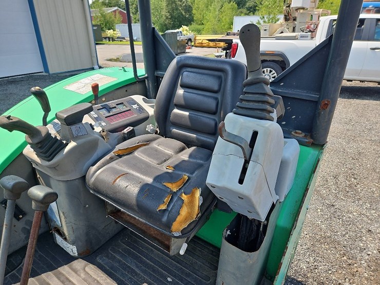 2011-bobcat-325g-image-23