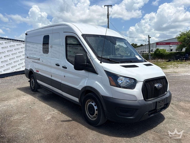 2022-ford-transit-image-2