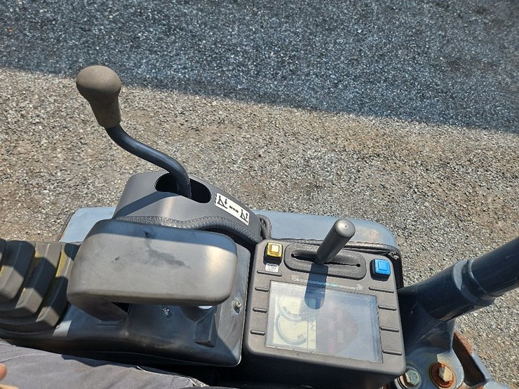 2012-deere-17d-image-25