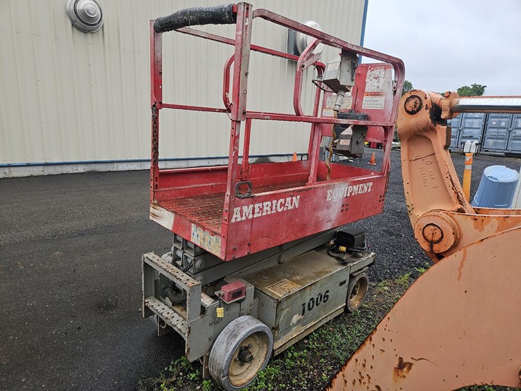 1999-mec-19'-electric-scissor-lift-image-3