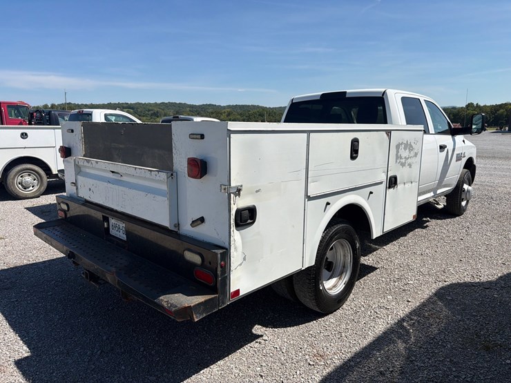 2016-dodge-3500-image-4