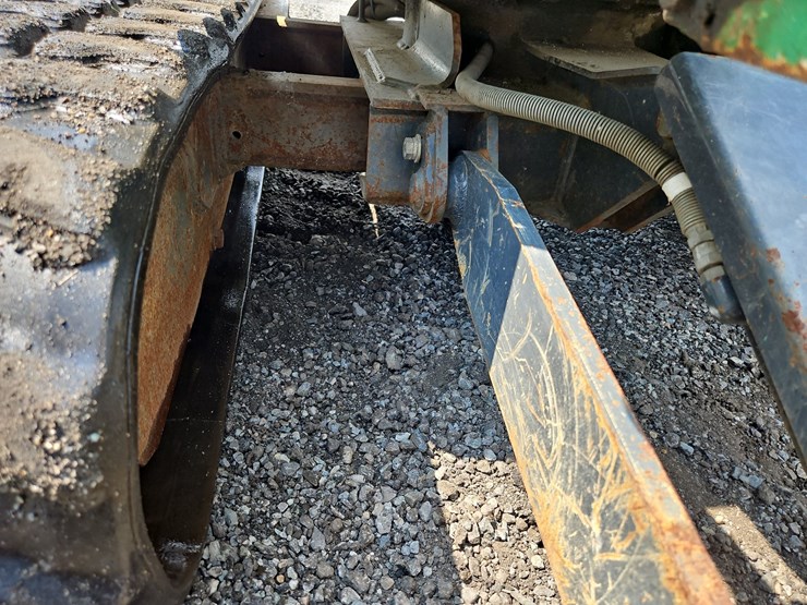 2012-deere-17d-image-16