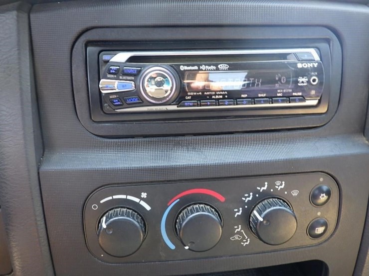 2004-dodge-2500-image-31