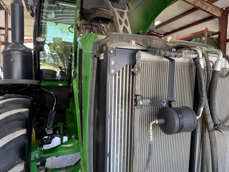 2011-john-deere-8285r-image-66