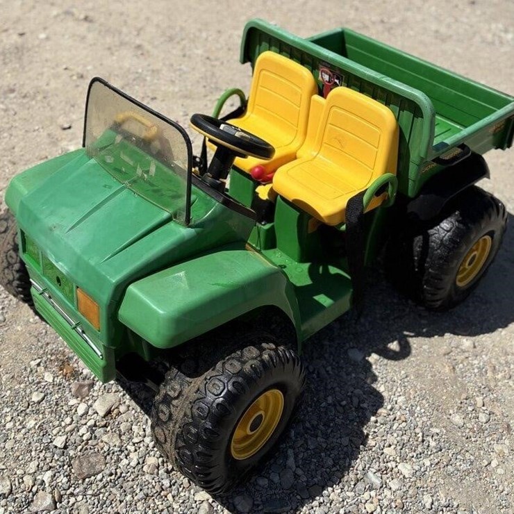 JOHN DEERE GATOR