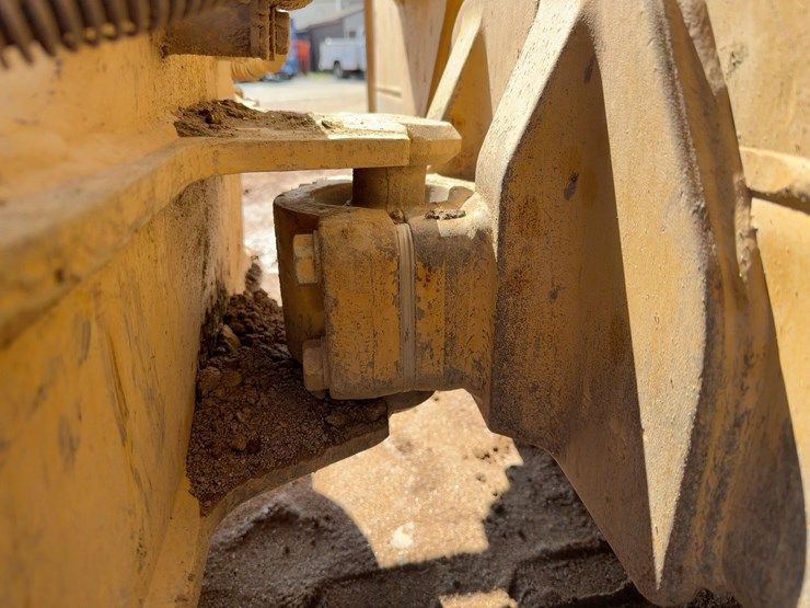 2004-caterpillar-d5g-xl-image-12