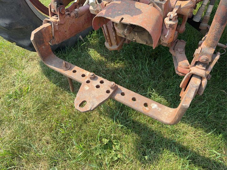 farmall-340-gas-with-loader-image-35