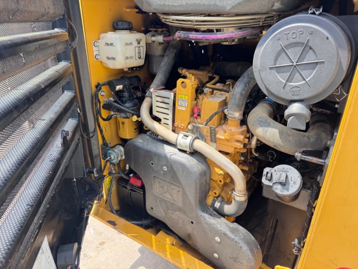 2021-caterpillar-259d3-image-8