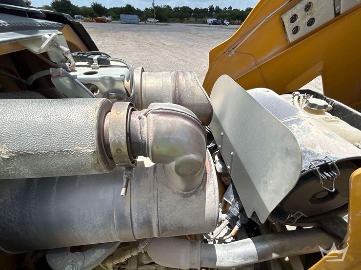 2018-deere-310l-image-22