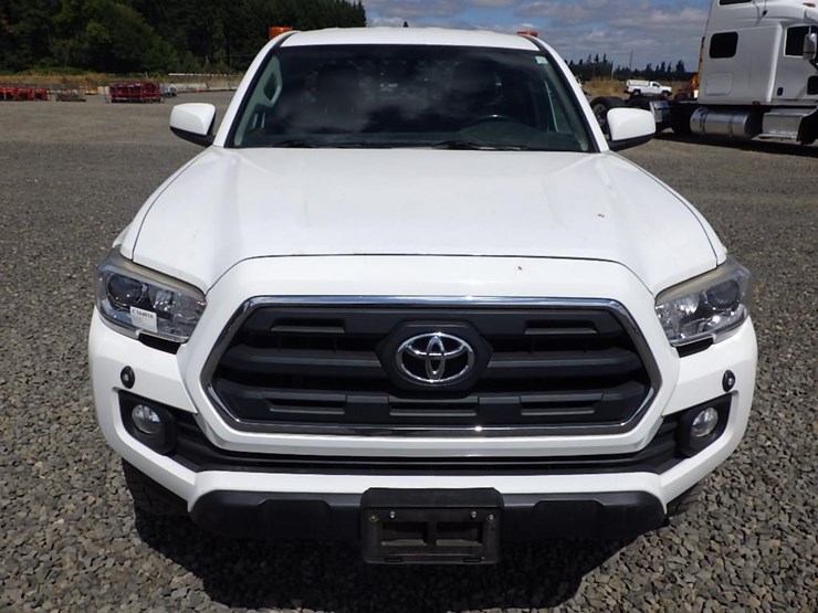 2017-toyota-tacoma-image-8