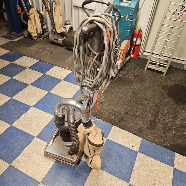 CLARKE OBS-18 FLOOR SANDER