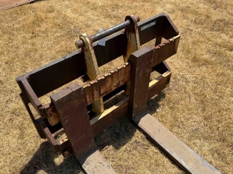 heavy-duty-skid-steer-pallet-forks-image-4