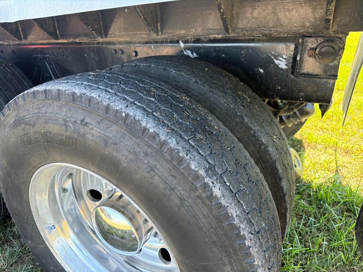 2023-kenworth-t880-image-8