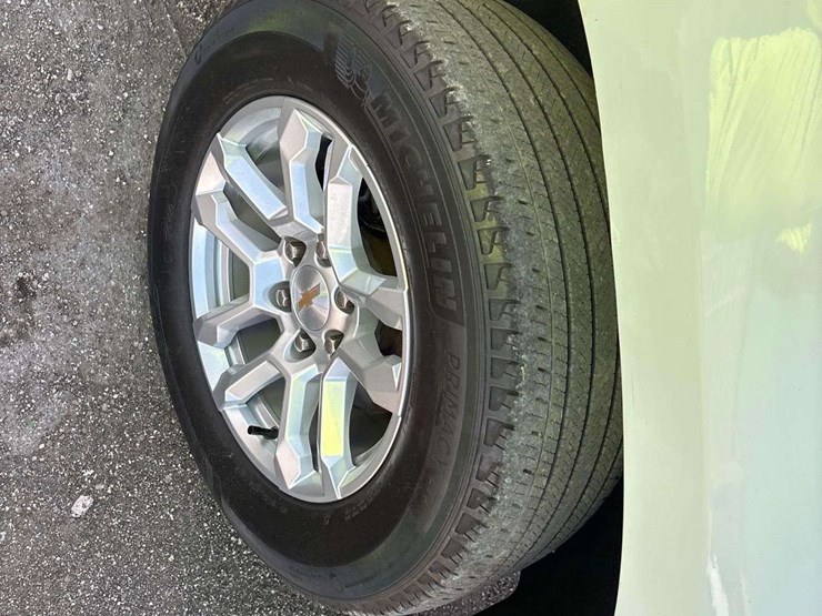 2018-chevrolet-tahoe-image-24