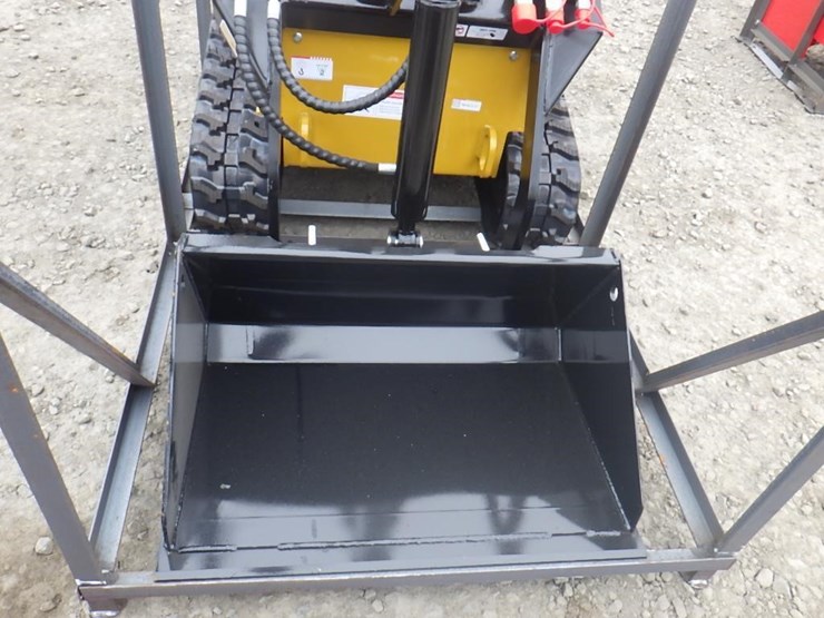 2026-agt-mx-crt23-skid-steer-tracked-loader-image-5