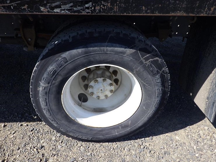 2013-hino-268-image-19