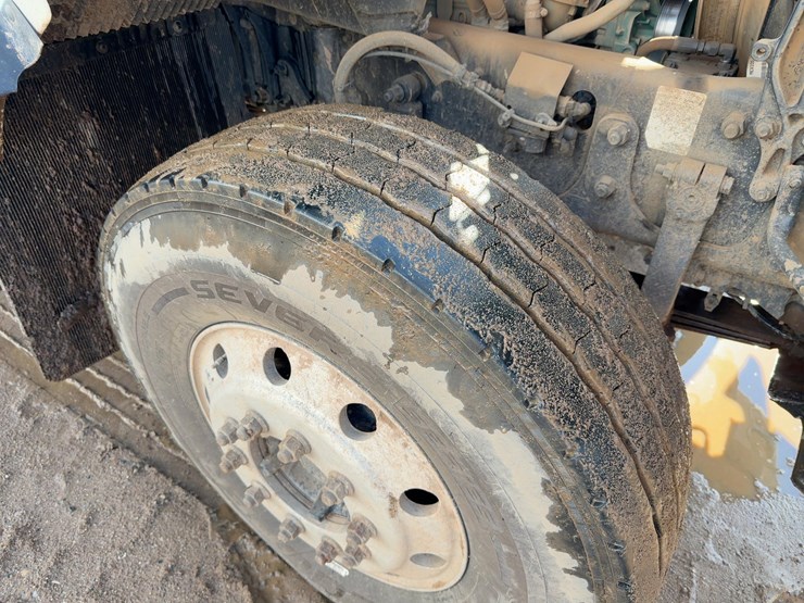 2020-volvo-vhd-tri/a-dump-truck-image-12