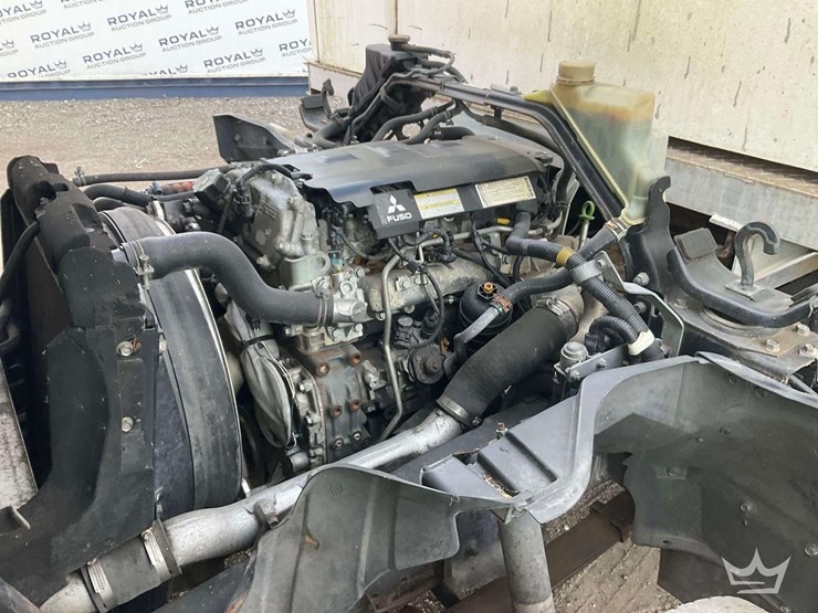 2013-mitsubishi-fuso-fec72s-image-8