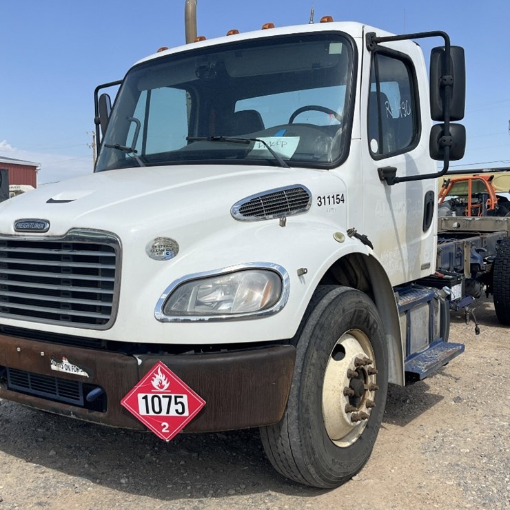 2011 FREIGHTLINER M2 106