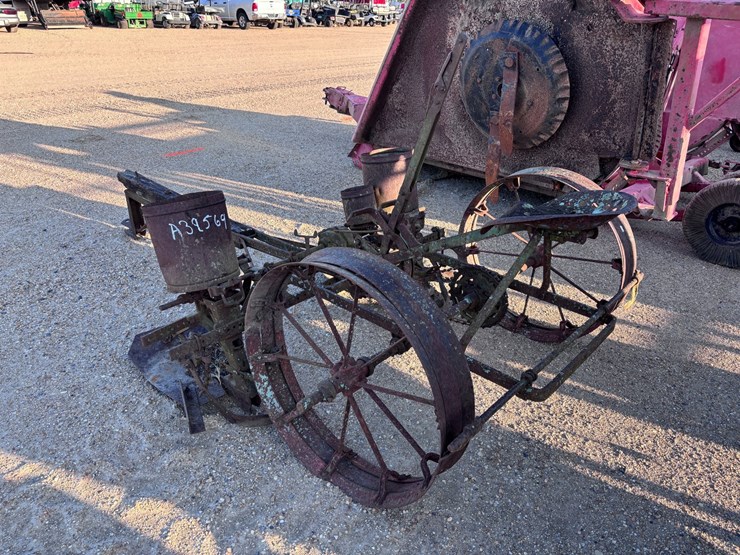 #967-•-antique-2-row-horse-drawn-planter-image-4