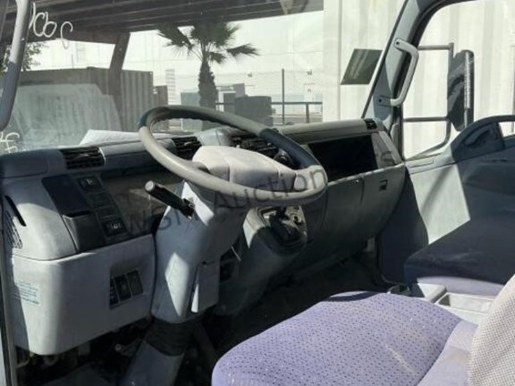 2006-mitsubishi-fuso-fe180-image-23