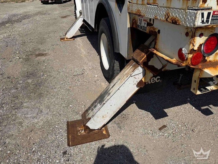 2016-freightliner-m2-106-image-23