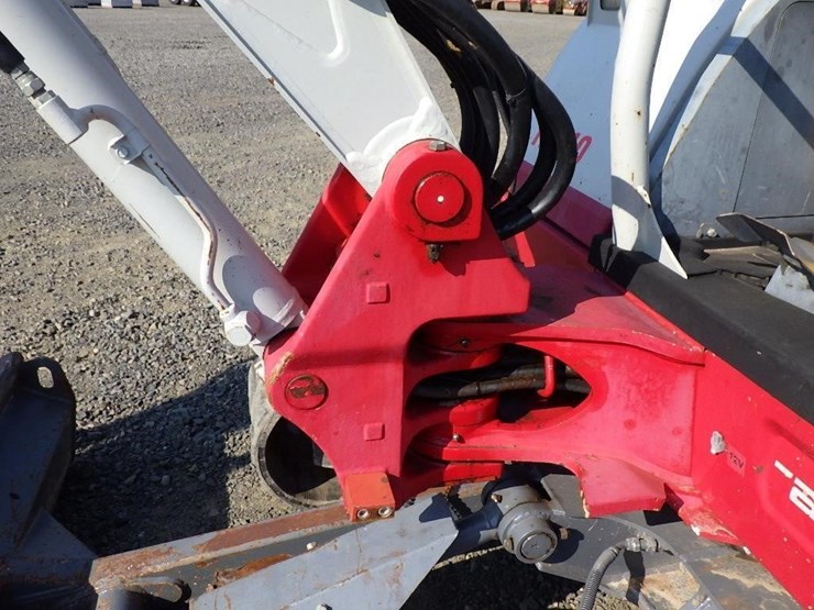 takeuchi-tb240-image-37