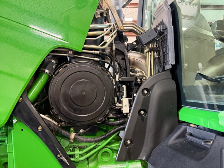 2011-john-deere-8285r-image-57